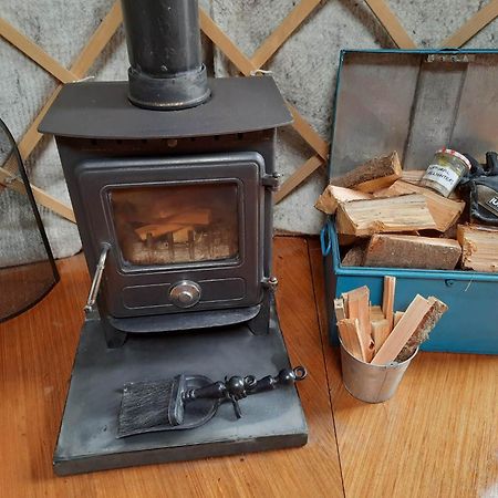 Отель Ceridwen Glamping, Double Decker Bus And Yurts Llandysul Экстерьер фото