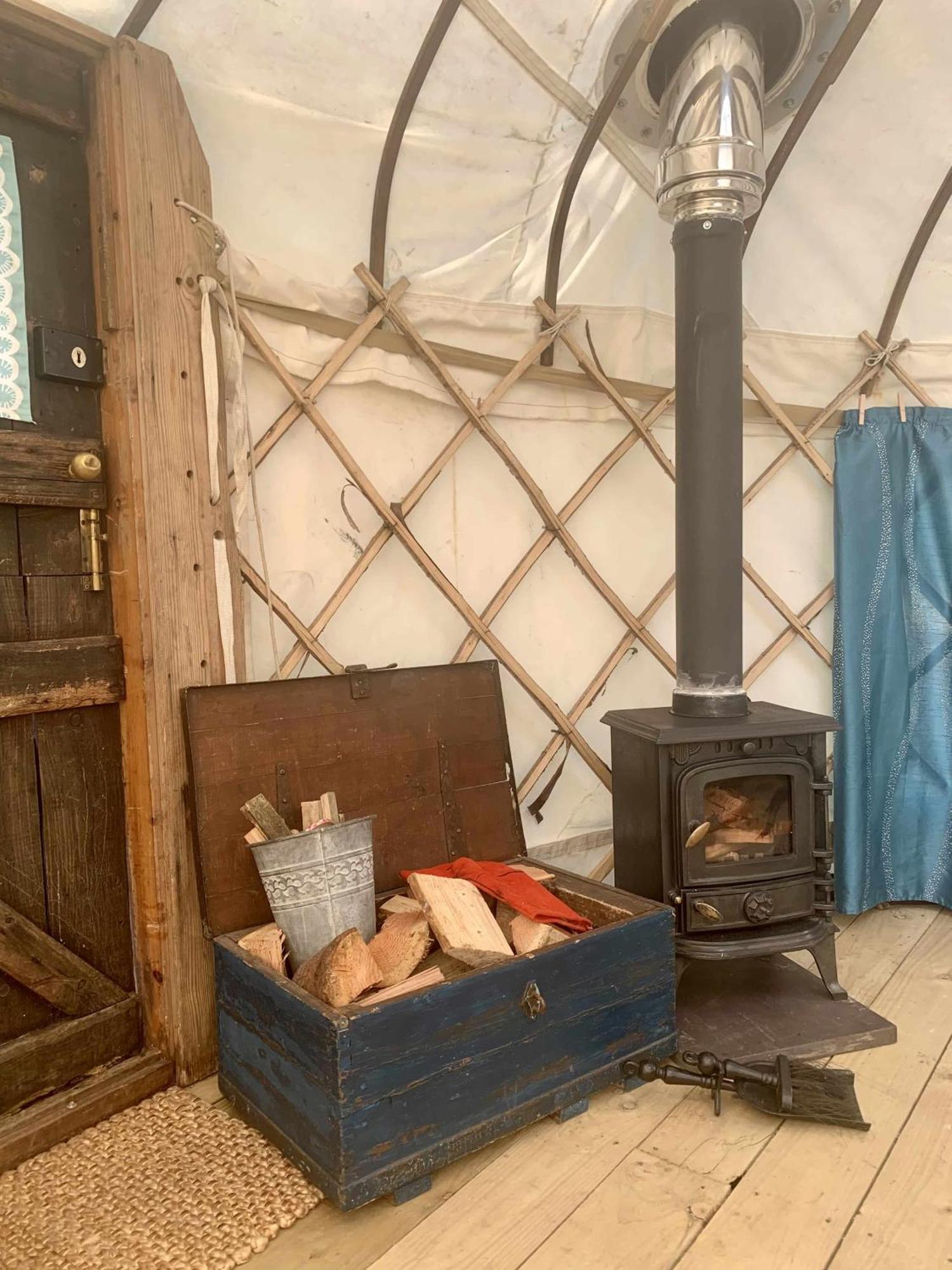 Отель Ceridwen Glamping, Double Decker Bus And Yurts Llandysul Экстерьер фото