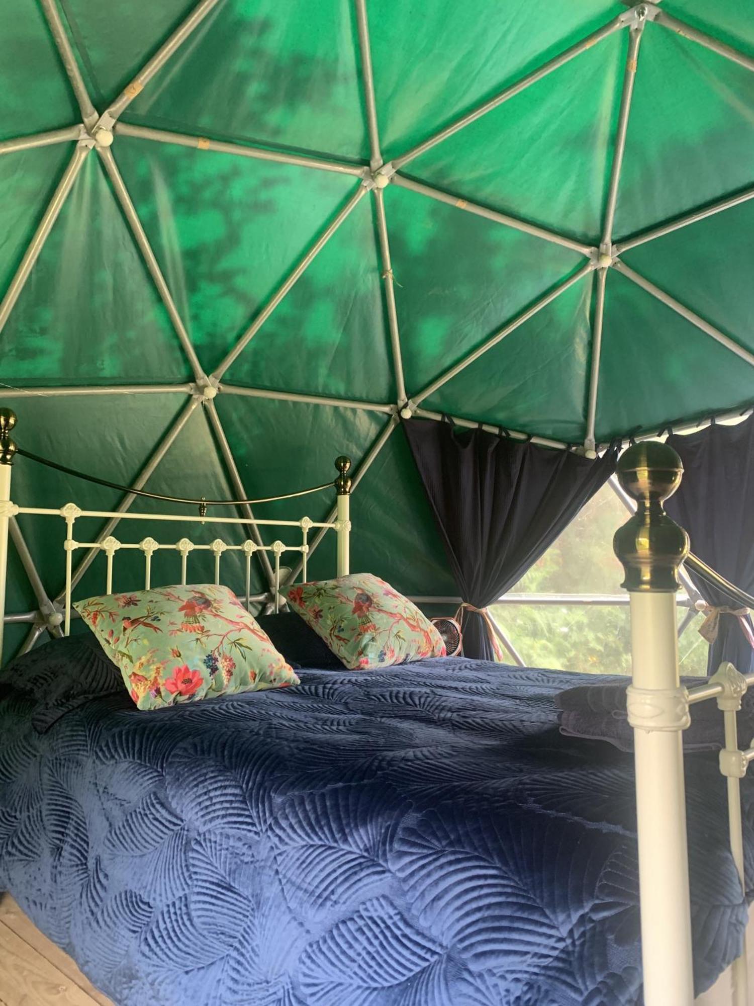 Отель Ceridwen Glamping, Double Decker Bus And Yurts Llandysul Экстерьер фото