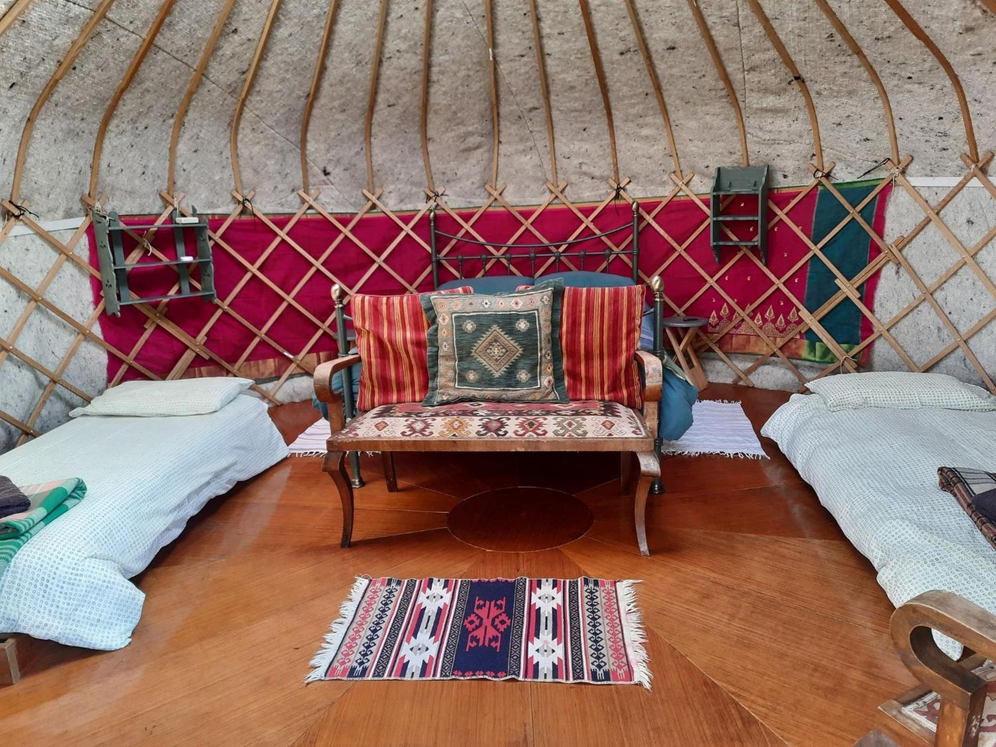 Отель Ceridwen Glamping, Double Decker Bus And Yurts Llandysul Экстерьер фото
