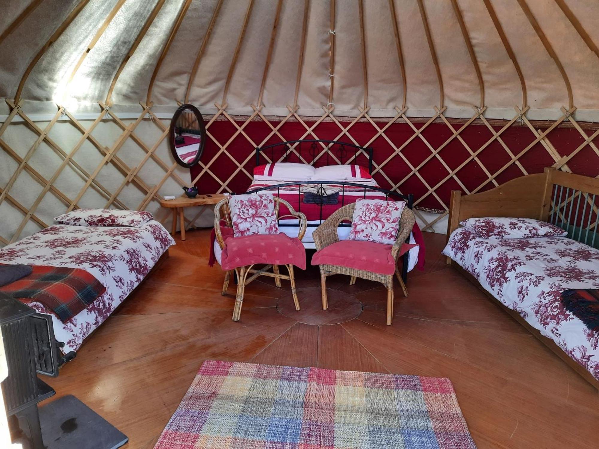 Отель Ceridwen Glamping, Double Decker Bus And Yurts Llandysul Экстерьер фото