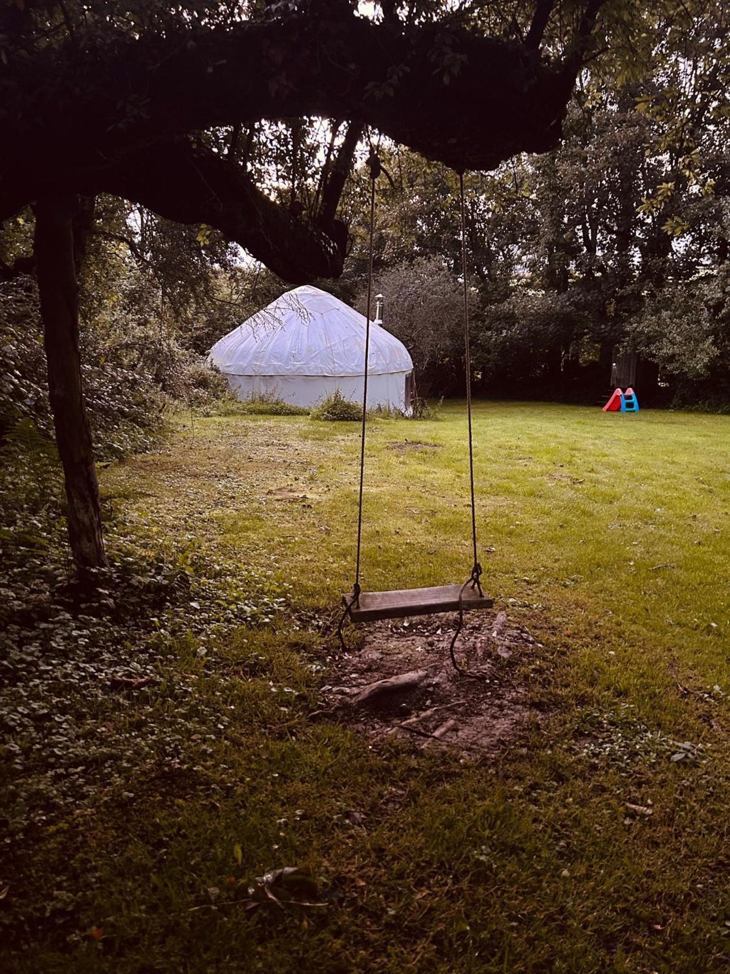 Отель Ceridwen Glamping, Double Decker Bus And Yurts Llandysul Экстерьер фото
