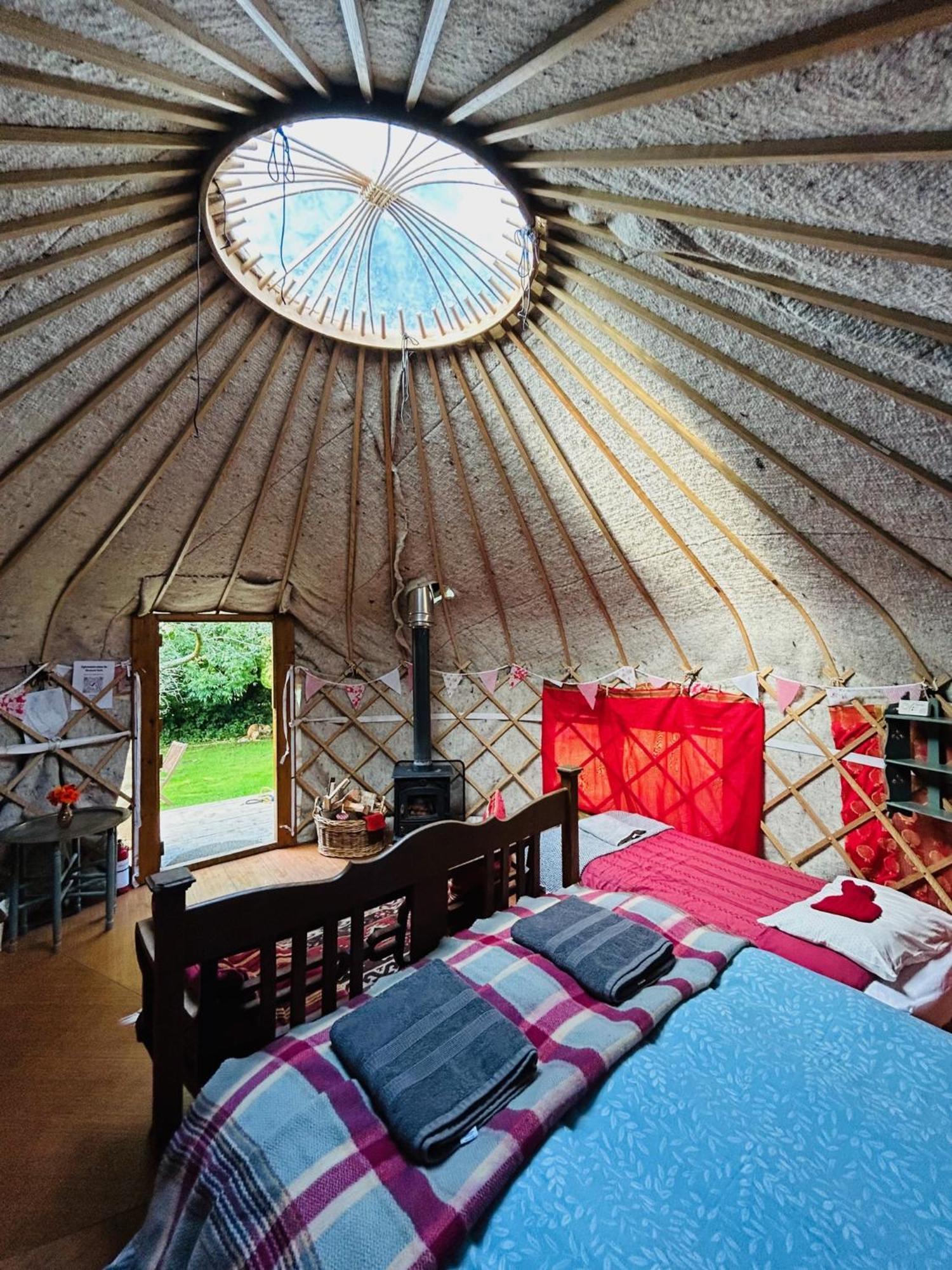 Отель Ceridwen Glamping, Double Decker Bus And Yurts Llandysul Экстерьер фото