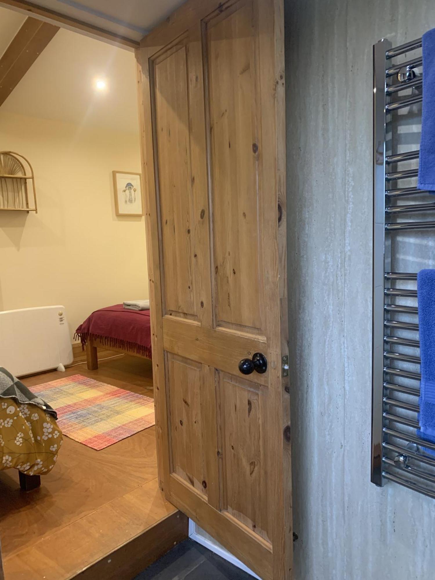 Отель Ceridwen Glamping, Double Decker Bus And Yurts Llandysul Экстерьер фото