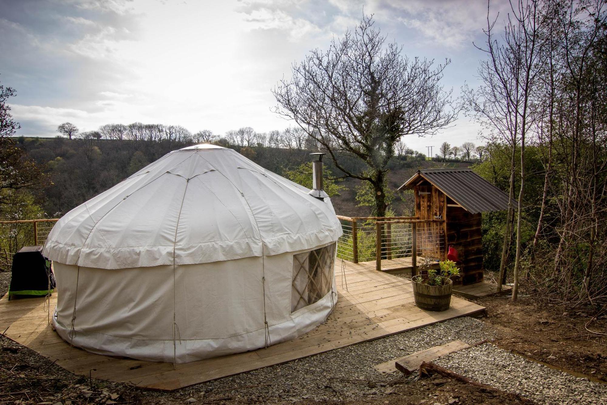 Отель Ceridwen Glamping, Double Decker Bus And Yurts Llandysul Экстерьер фото