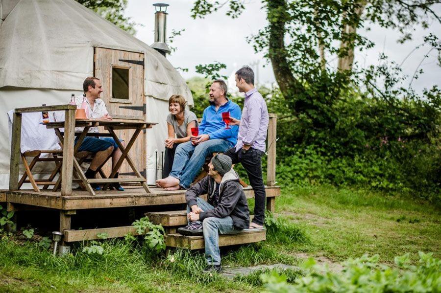 Отель Ceridwen Glamping, Double Decker Bus And Yurts Llandysul Экстерьер фото
