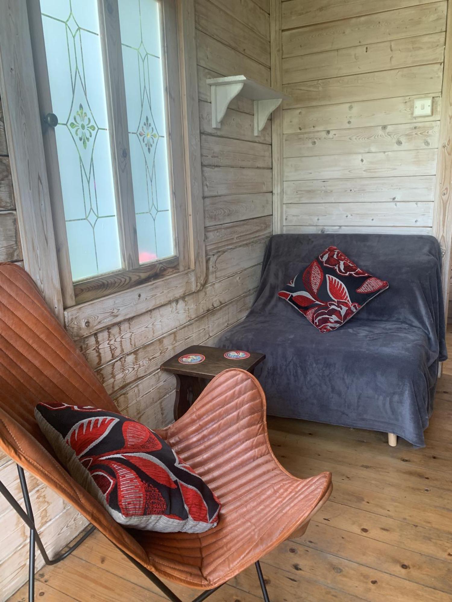Отель Ceridwen Glamping, Double Decker Bus And Yurts Llandysul Экстерьер фото
