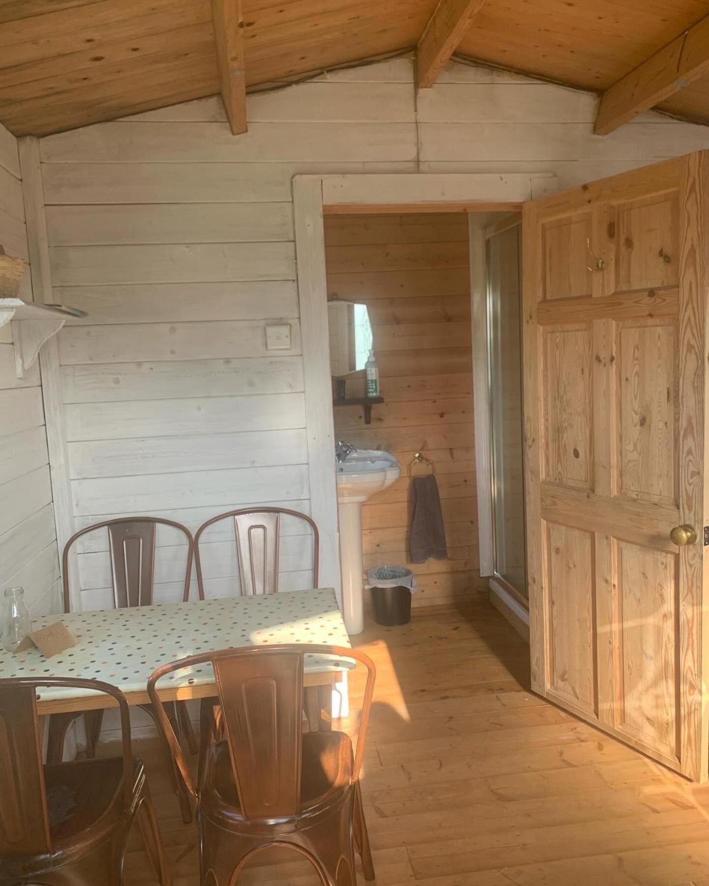 Отель Ceridwen Glamping, Double Decker Bus And Yurts Llandysul Экстерьер фото