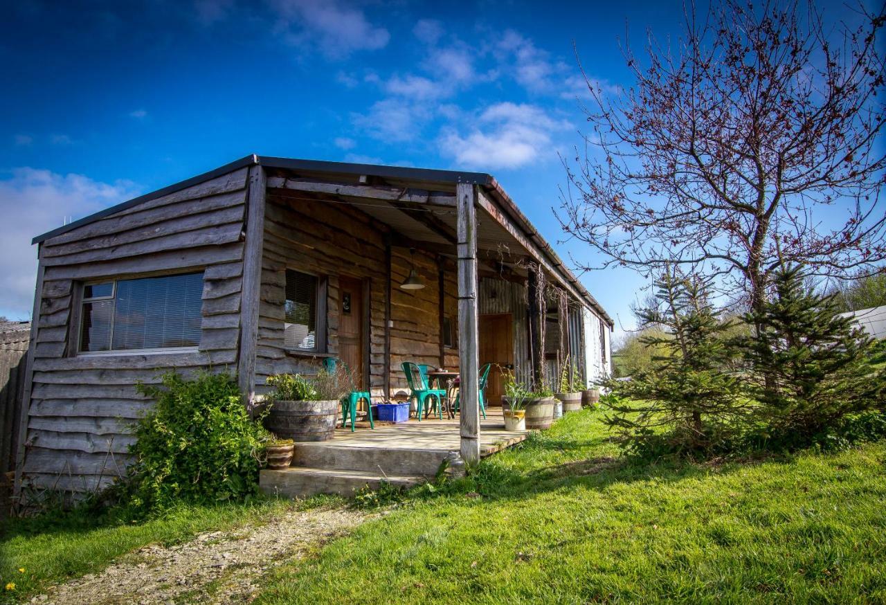 Отель Ceridwen Glamping, Double Decker Bus And Yurts Llandysul Экстерьер фото